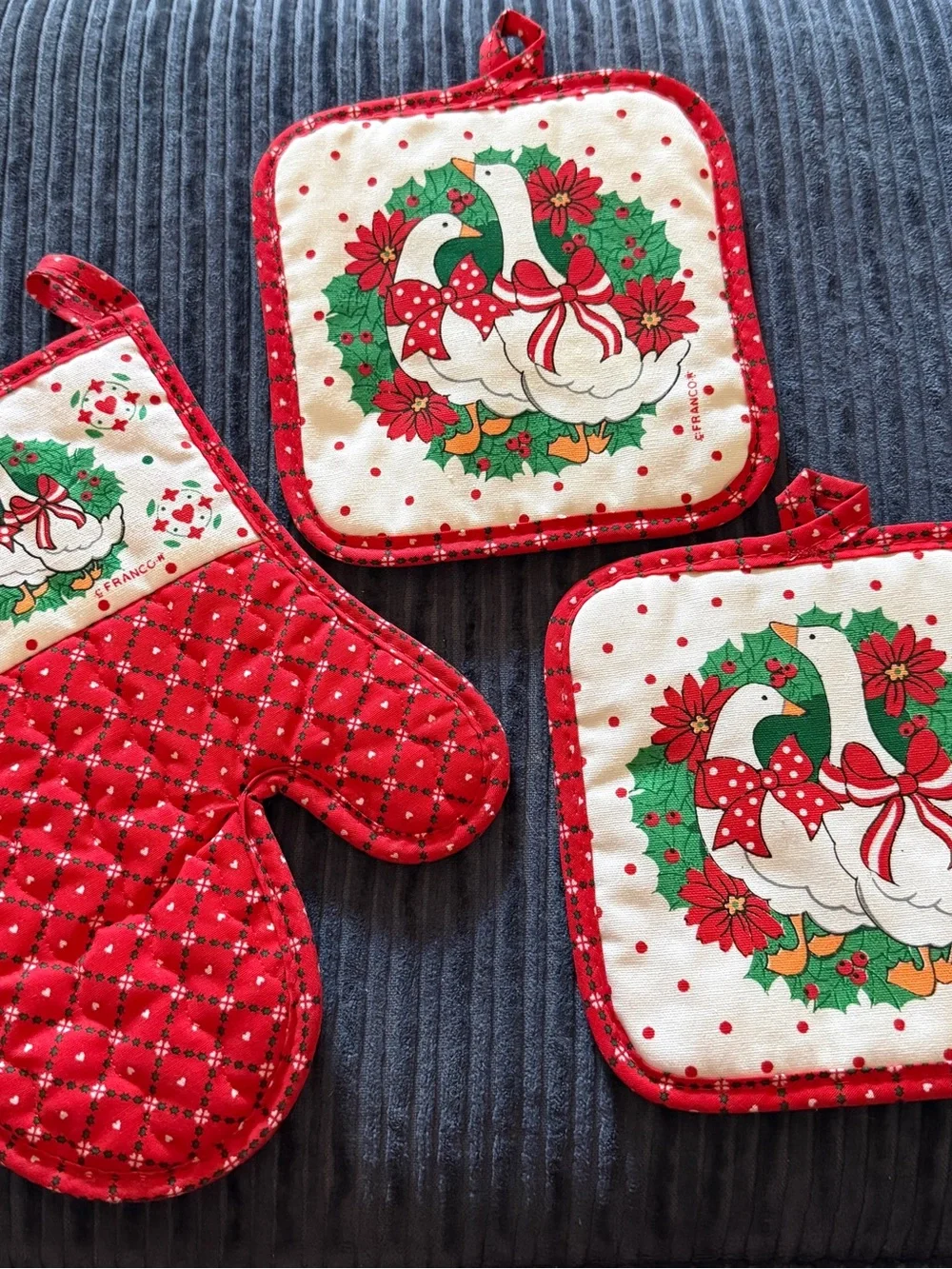 Vintage Holiday Goose Oven Mitt and Pot Holders - Red